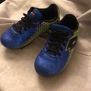 Lotto Soccer/ football cleats size 10. Kids Great shape. Hardly used. Very clean